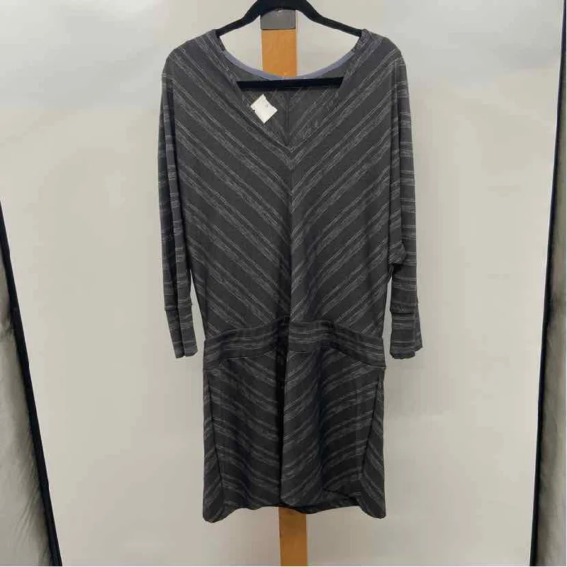 Athleta Women's Size L Gray Stripe Dress