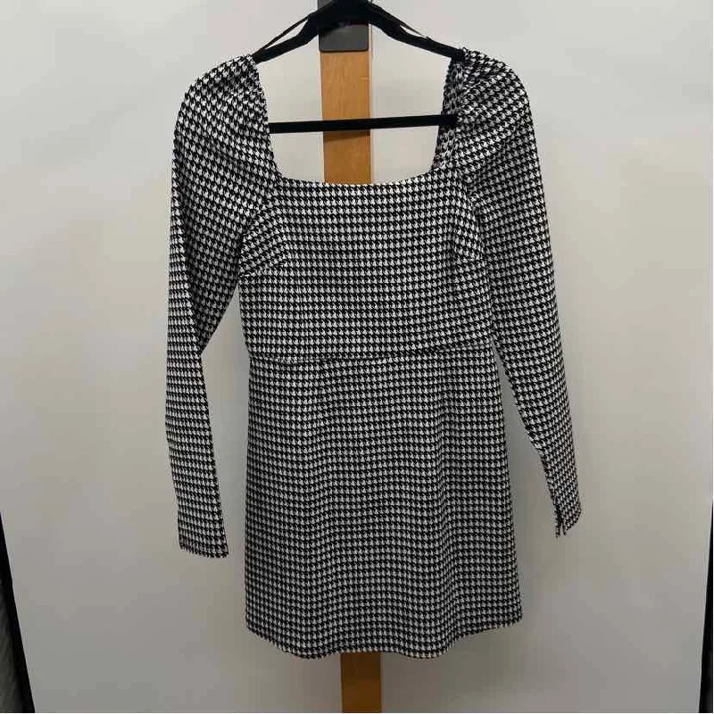 mi ami Women's Size L Black Houndstooth Dress